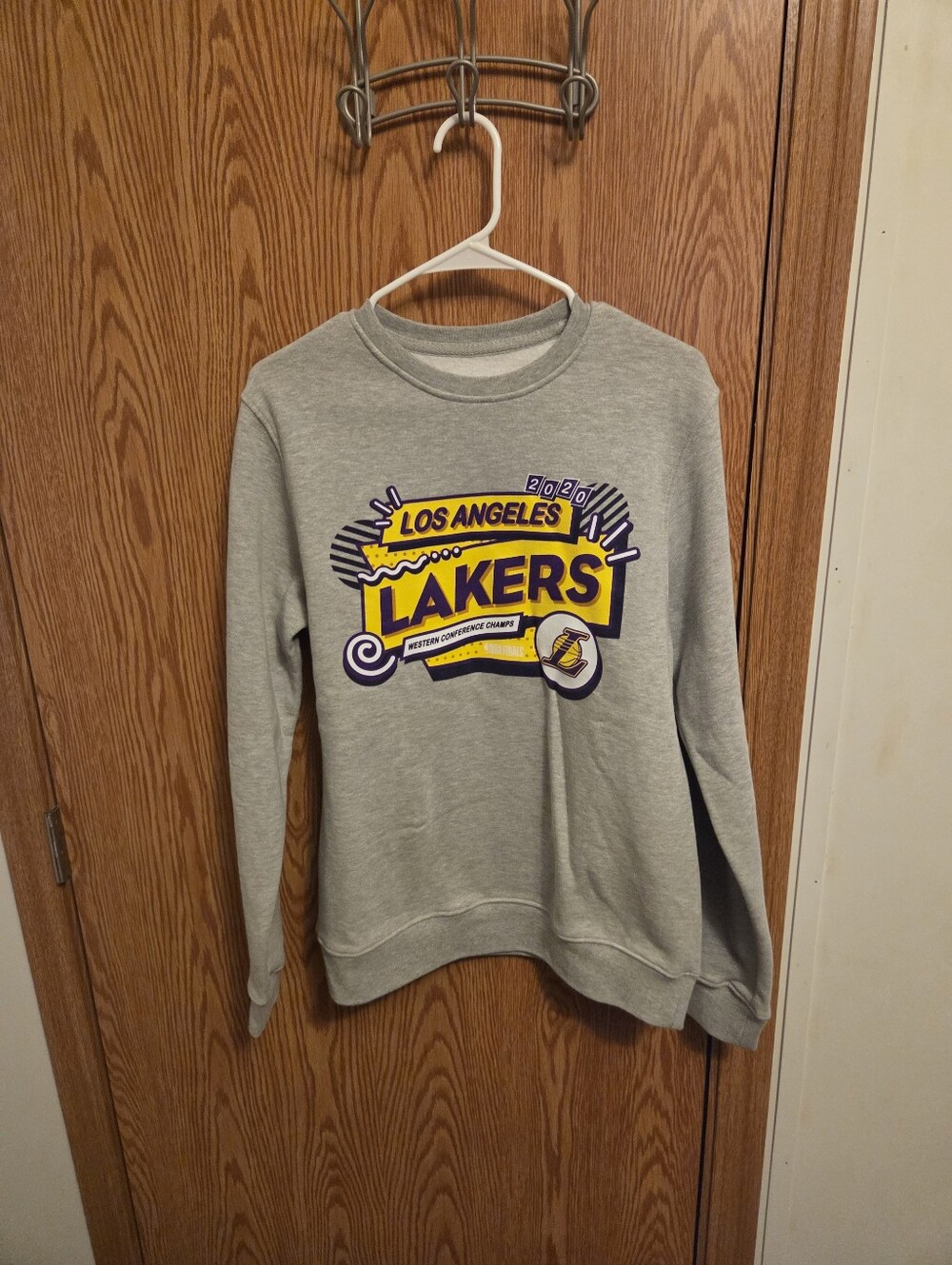 Los Angeles Lakers Crewneck Sweatshirt Sz Medium Men's NWOT NBA - Picture 1 of 5